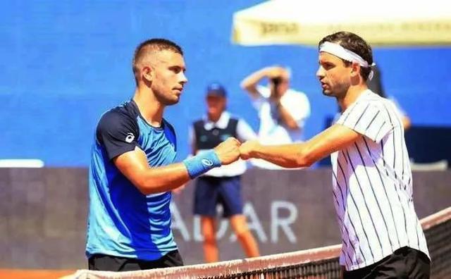 得异常寒酸 得异常寒酸