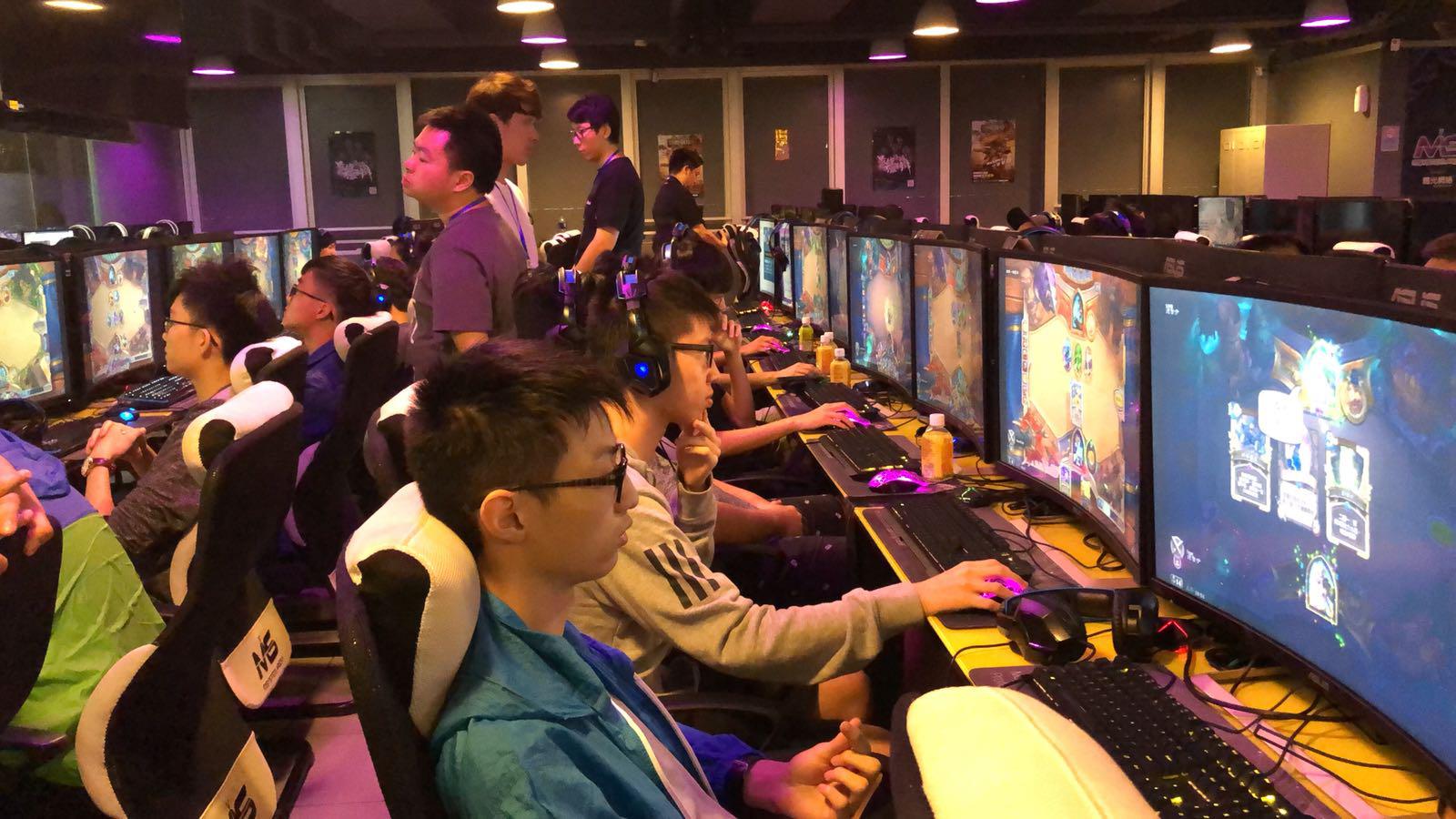 C米兰继续 C米兰继续